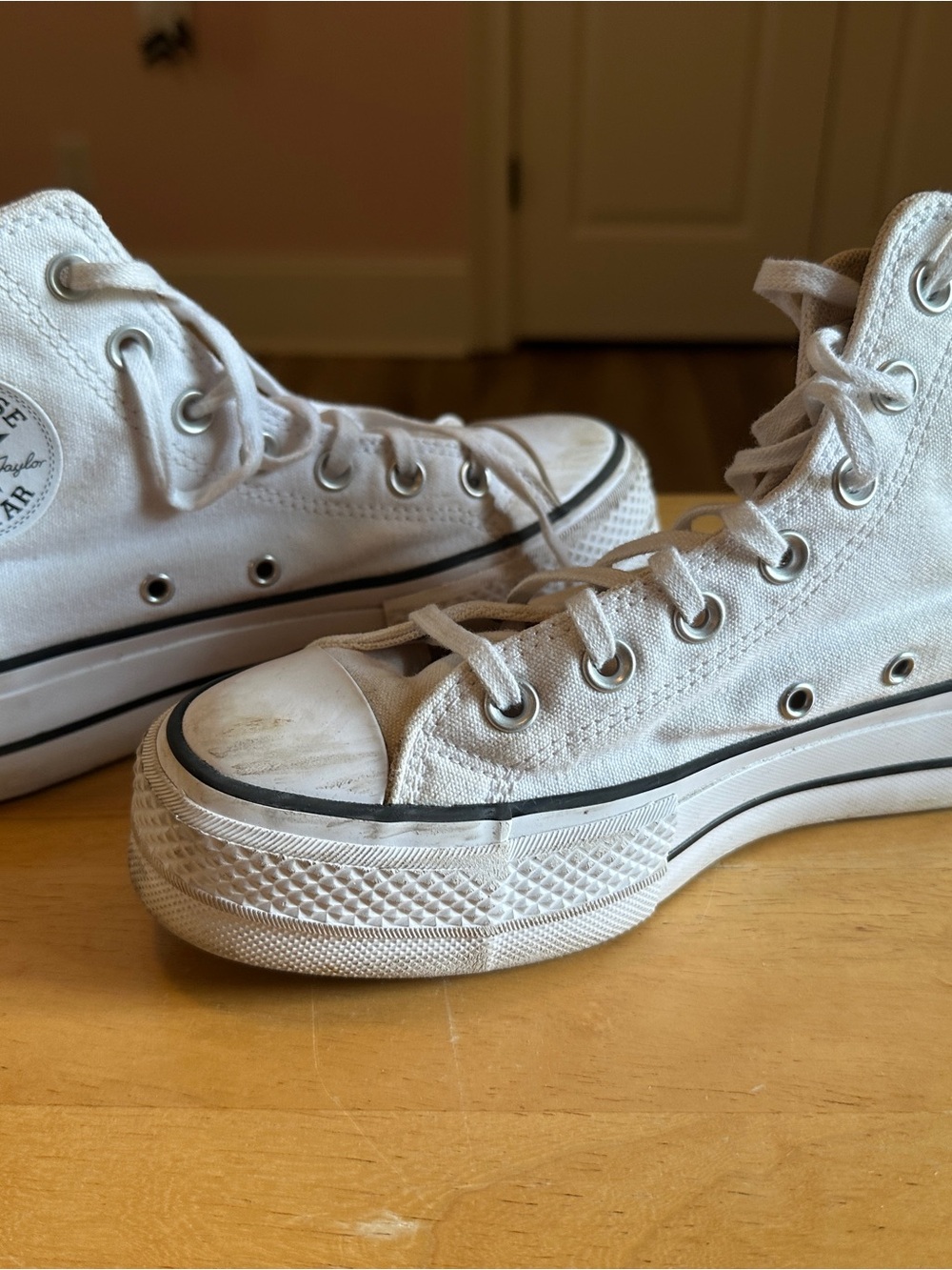 Converse White High-Top Platform Chuck Taylor - Picture 2 of 3